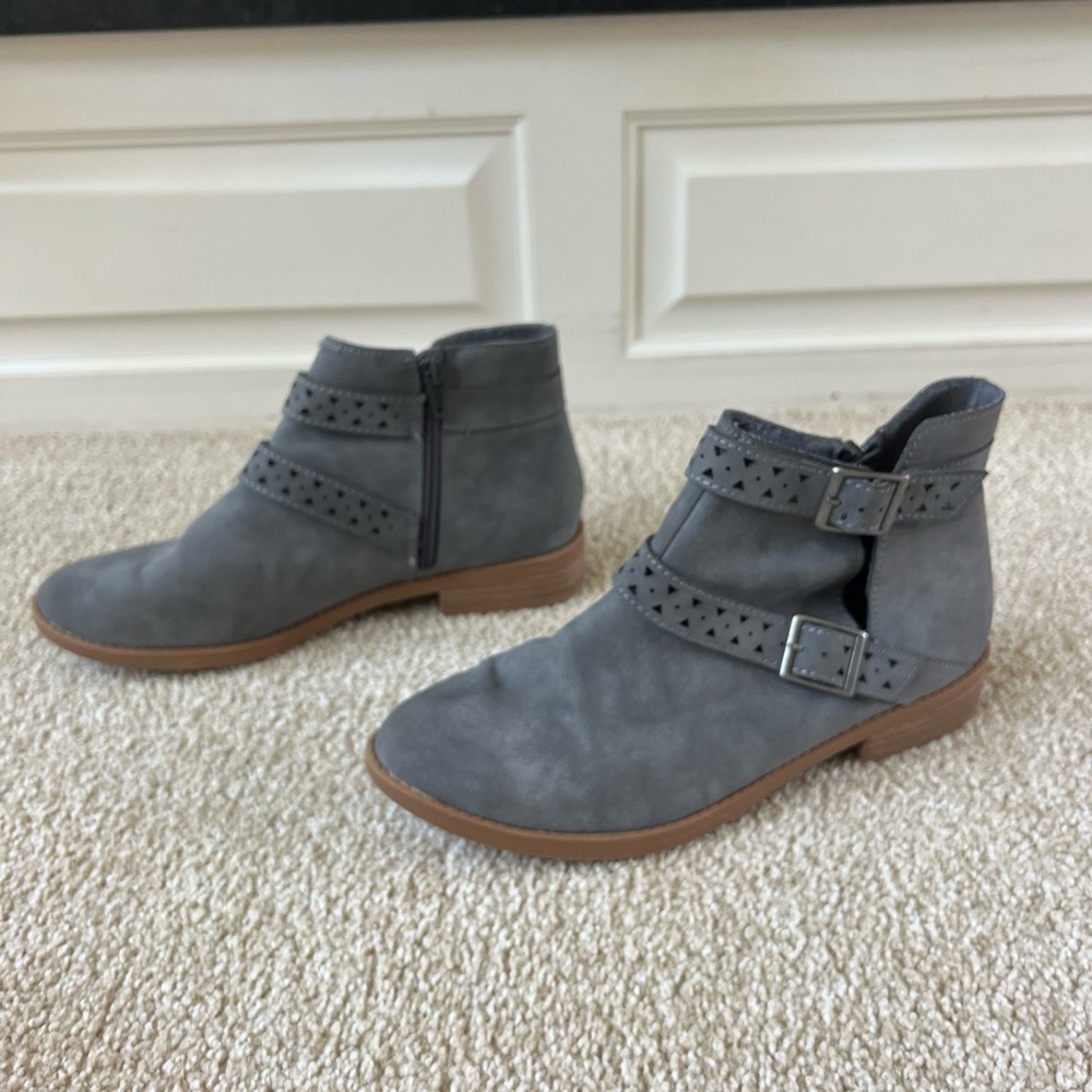 American Eagle Outfitters Gray Ankle Booties